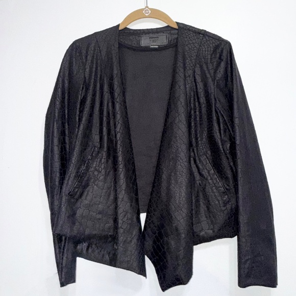 BLANKNYC Faux Leather Croc Embossed Open Front Jacket Black Small - Picture 2 of 6